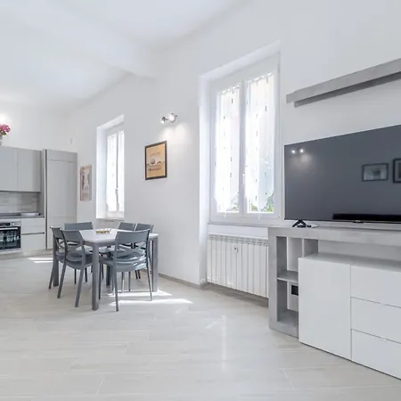 Guesthost - Albaro District Comfy Flat Appartement *