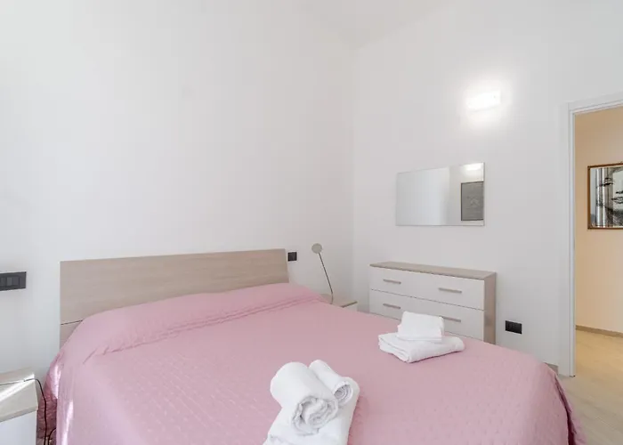 Guesthost - Albaro District Comfy Flat Lägenhet