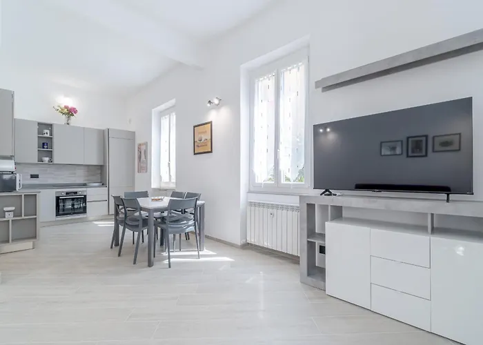 Guesthost - Albaro District Comfy Flat Lägenhet *